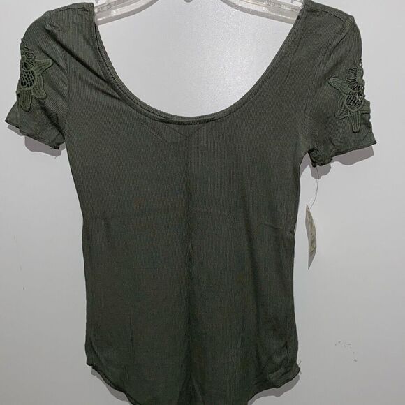 Mudd Women's Olive Green Ribbed Short Sleeve Embroidered T-Shirt Size XS NWT - Picture 1 of 7